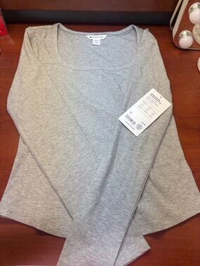 Athleta Light Heather Gray Long Sleeve Scoop Neck Top